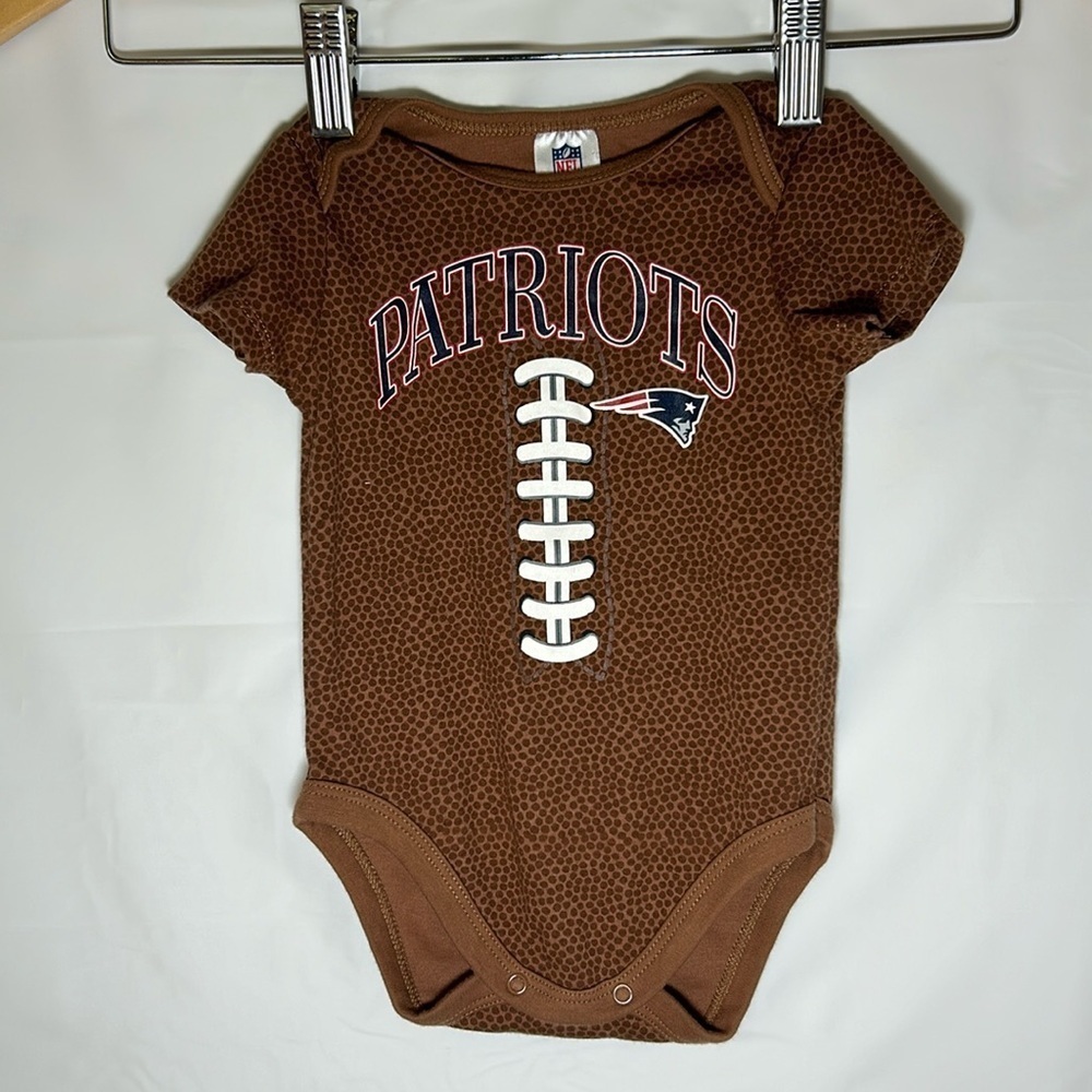 New England Patriots baby newborn onesie NFL Team apparel size 3-6 mths Football